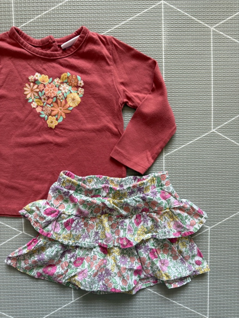 Little Lass|Baby Girl/Toddler set,Long Sleeve Heart Top & Floral Ruffle Skirt•••